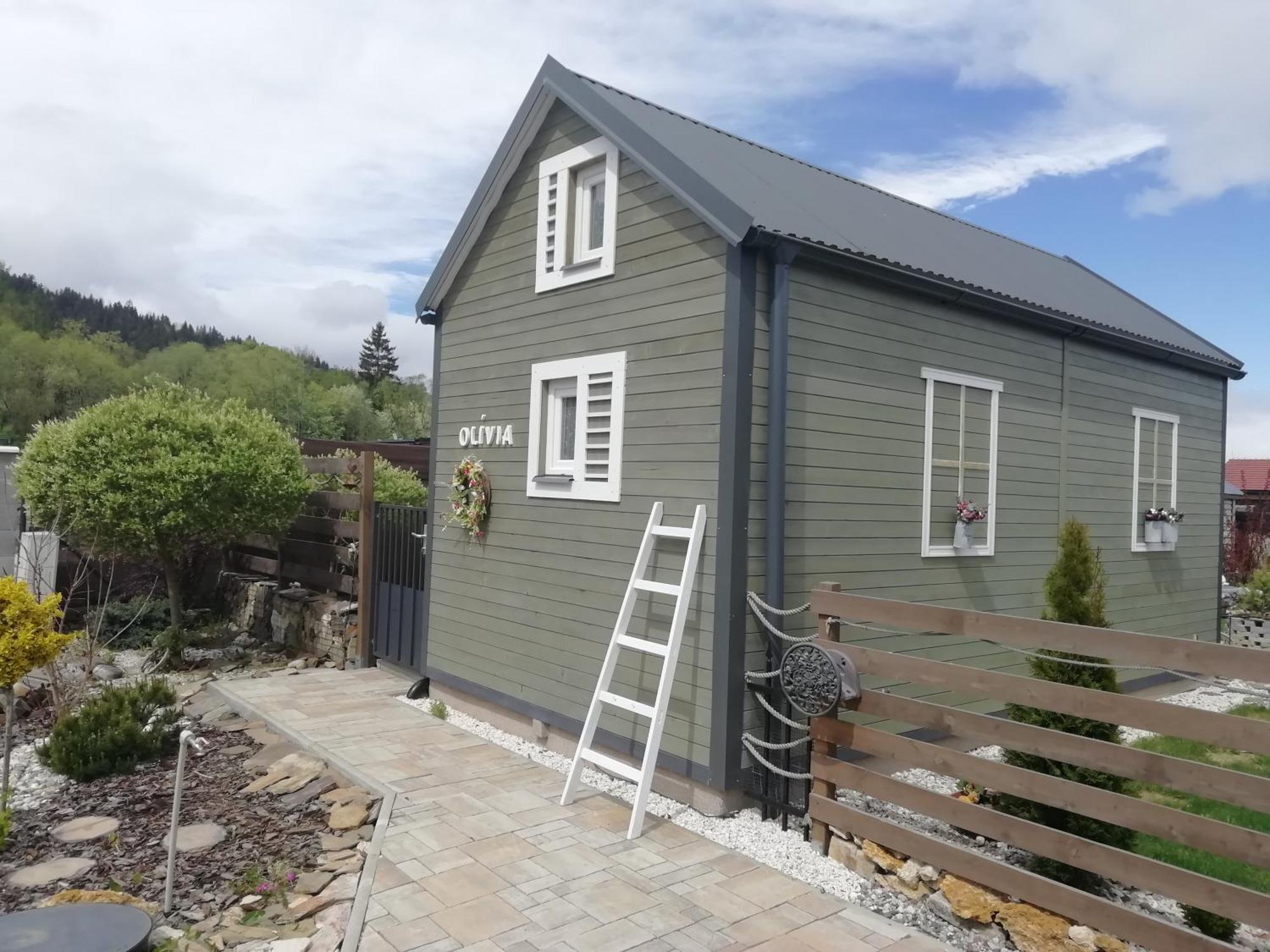 Tiny House Olivia Lägenhet Liptovský Hrádok Exteriör bild
